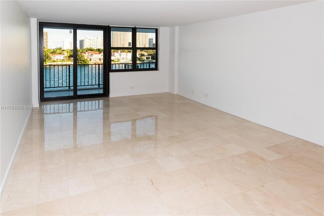Building Photo - 10101 E Bay Harbor Dr