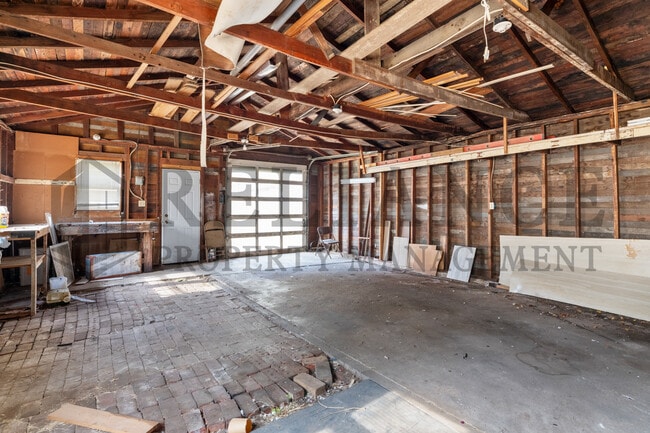 Building Photo - 1934 N Burns Ave