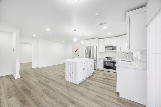 Building Photo - 11728 Raintree Dr