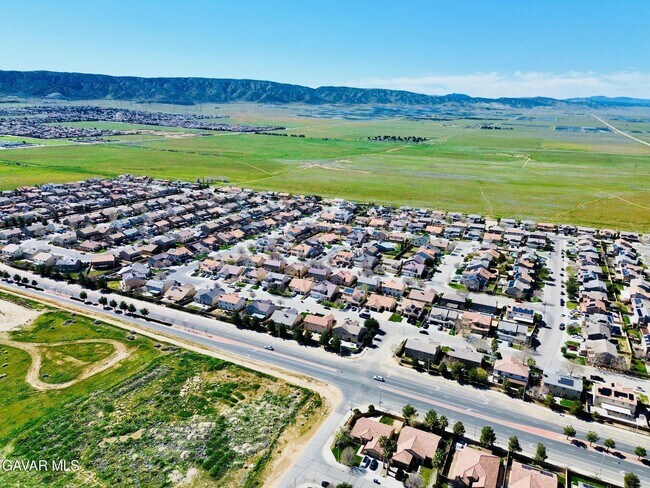 Building Photo - 5806 W Ave K-3