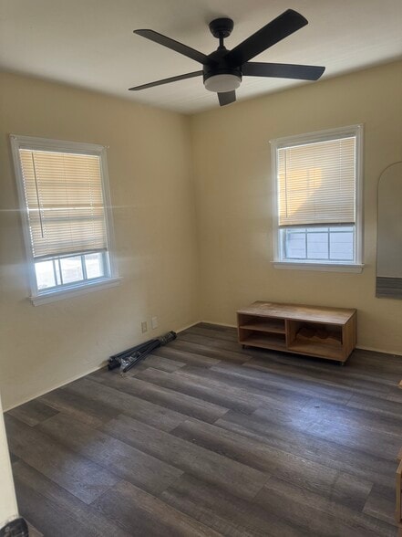 Building Photo - 9932 Beverly St