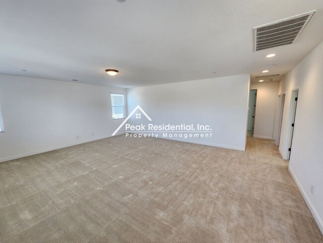 Building Photo - Very Nice 4bd/3ba Elk Grove Home in Gated Community!