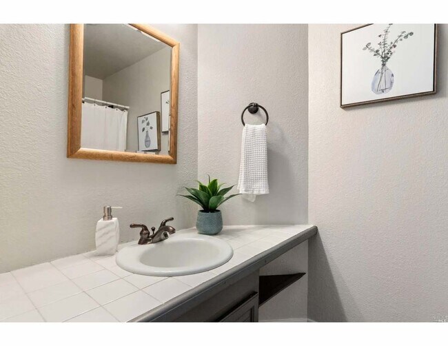 Building Photo - 500 Forest Dr