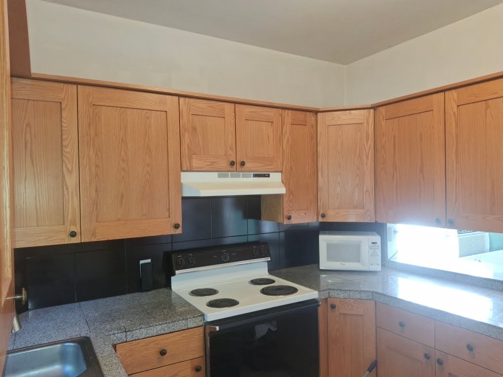 Building Photo - 768 E 900 S