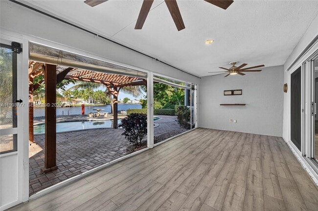 Building Photo - 2801 Coral Shores Dr