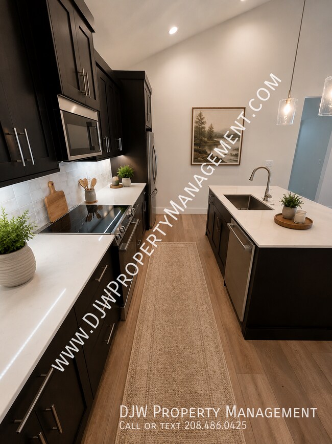 Building Photo - 310 Mayfield Spgs