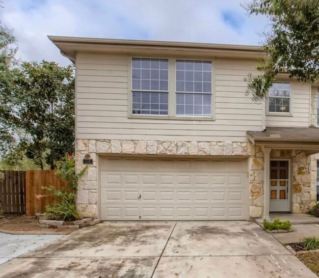 Primary Photo - 518 Pecos Cir