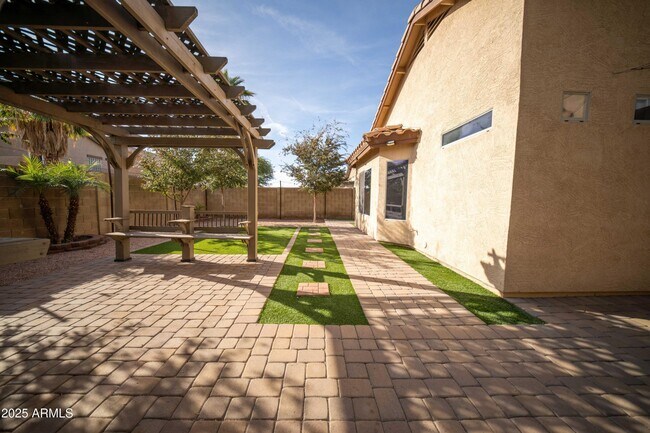 Building Photo - 11725 W Flanagan St