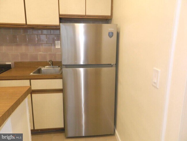 Building Photo - 513 12th St NE