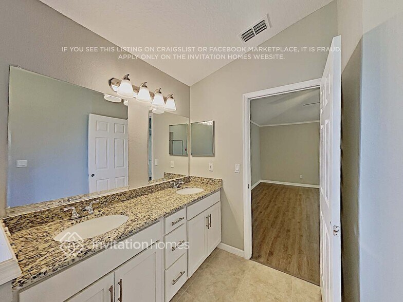Building Photo - 3229 Sawgrass Creek Cir