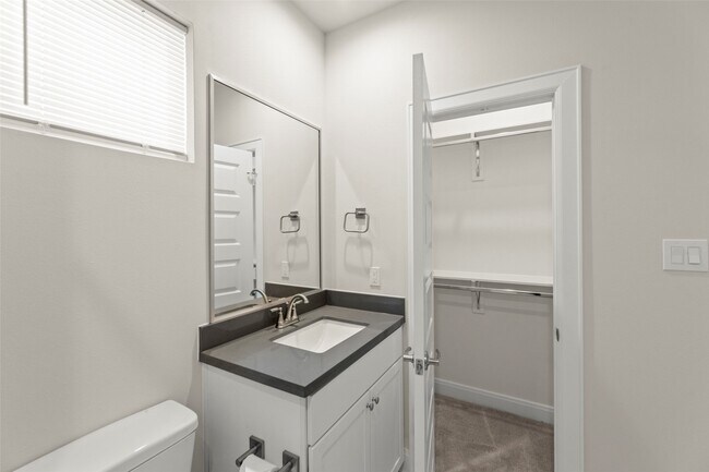 Building Photo - 2718 Grand Fountains Dr