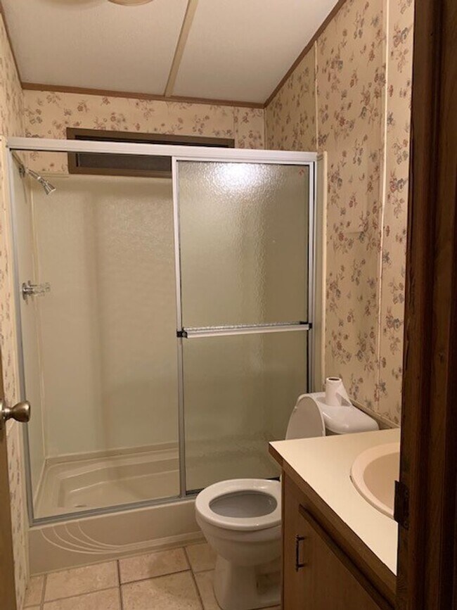 Building Photo - Double-Wide Mobile Home. Housing Accepted!