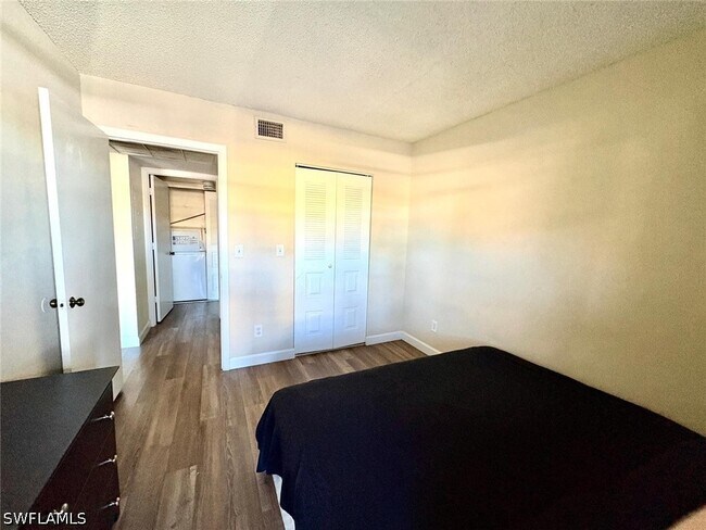 Building Photo - 5315 Summerlin Rd