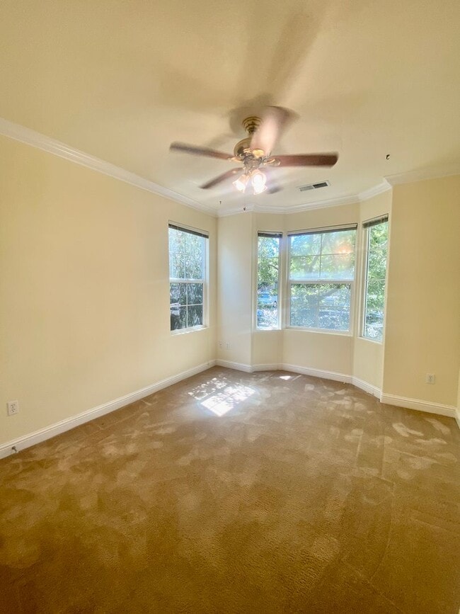 Building Photo - West Davis 5 Bedroom Home