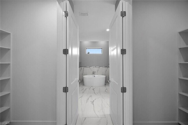 Building Photo - 1201 SW 8th Pl