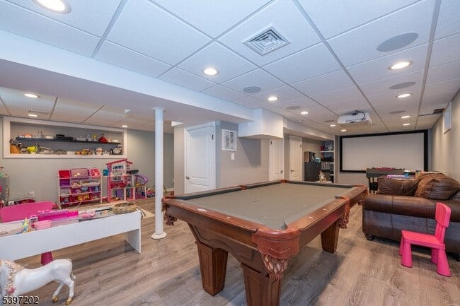 Building Photo - 27 Evergreen Ave