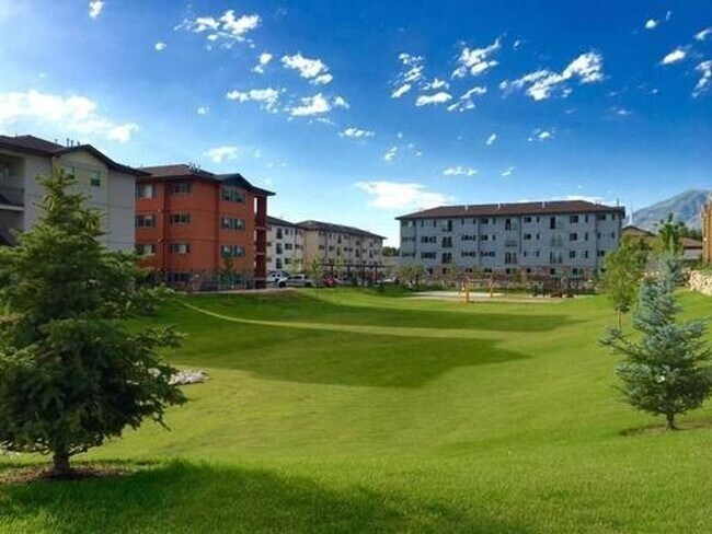 Building Photo - CONDO 2 BED 1 BATH BEHIND WINCO FOR RENT I...