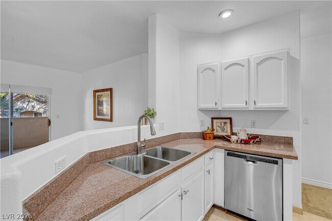 Building Photo - 2050 W Warm Springs Rd