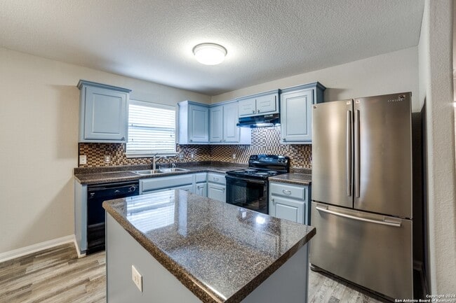 Building Photo - 11462 Country Canyon