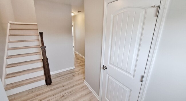 Building Photo - 3 Bed / 2-1/2 Bath Single Family Townhome w/1-Car Garage