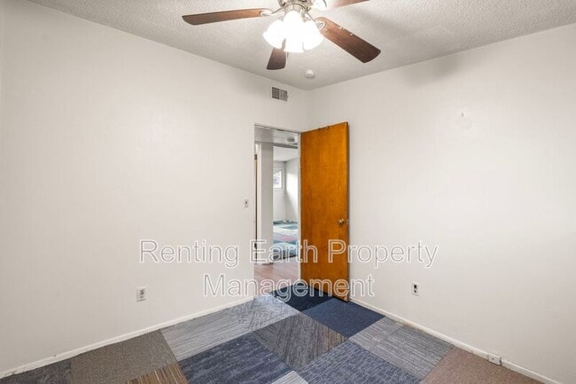 Building Photo - 6452 Evergreen Blvd