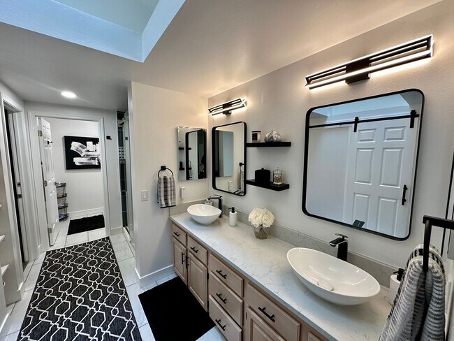 Building Photo - 9048 Gleneagle Dr