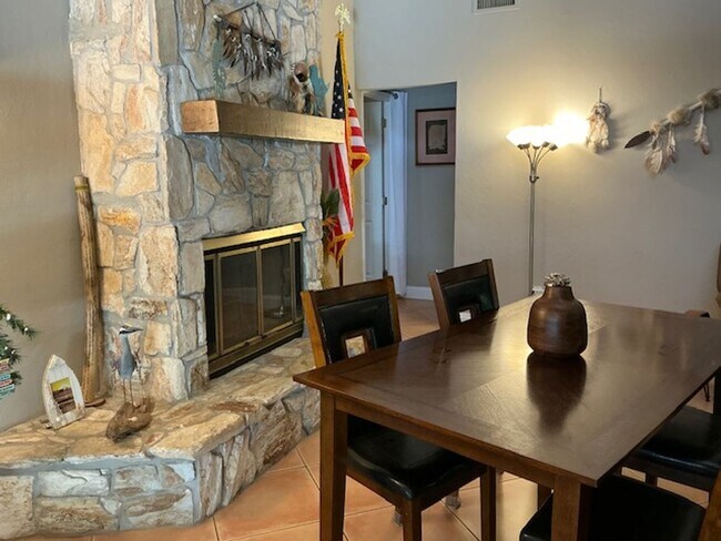 Building Photo - Seasonal Rental Home in Flamingo Estates