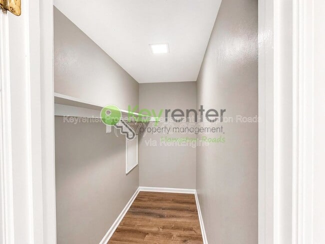 Building Photo - 543 McLean St
