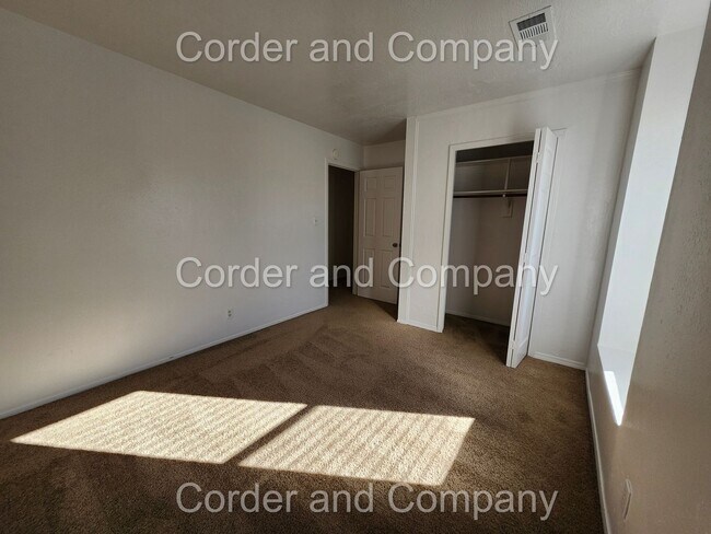 Building Photo - COMING SOON Nice 3 Bedroom, 1 3/4 Bathroom, 2 Car Garage and 1,452 Sq Ft. Home in Western Hills, ...
