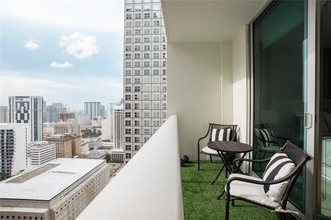 Building Photo - 300 S Biscayne Blvd