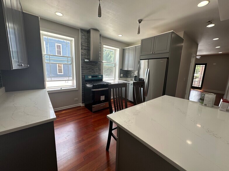 Kitchen - 2216 W Belmont Ave