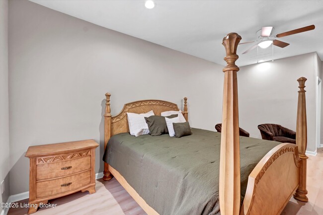 Building Photo - 2726 Brownsboro Rd