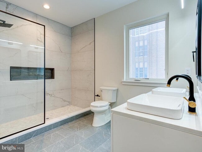 Building Photo - 632 Moyer St