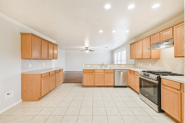 Building Photo - 15023 Roche Rock Dr