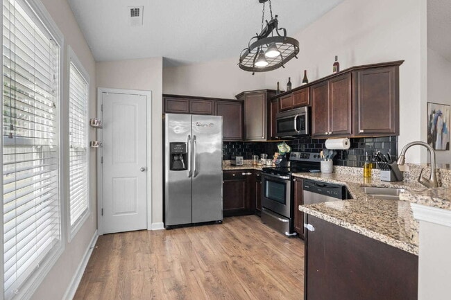 Building Photo - Charming 3-Bedroom Home with Bonus Room in...