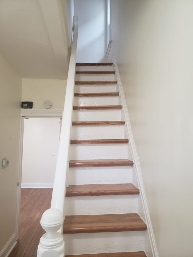 Building Photo - 137 Central Ave