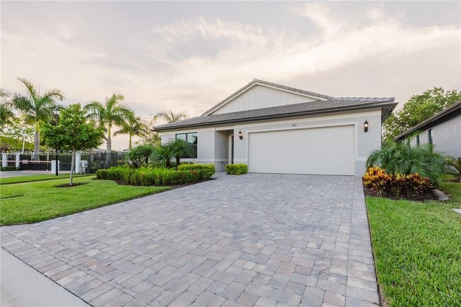 Building Photo - 3001 Hibiscus Ave