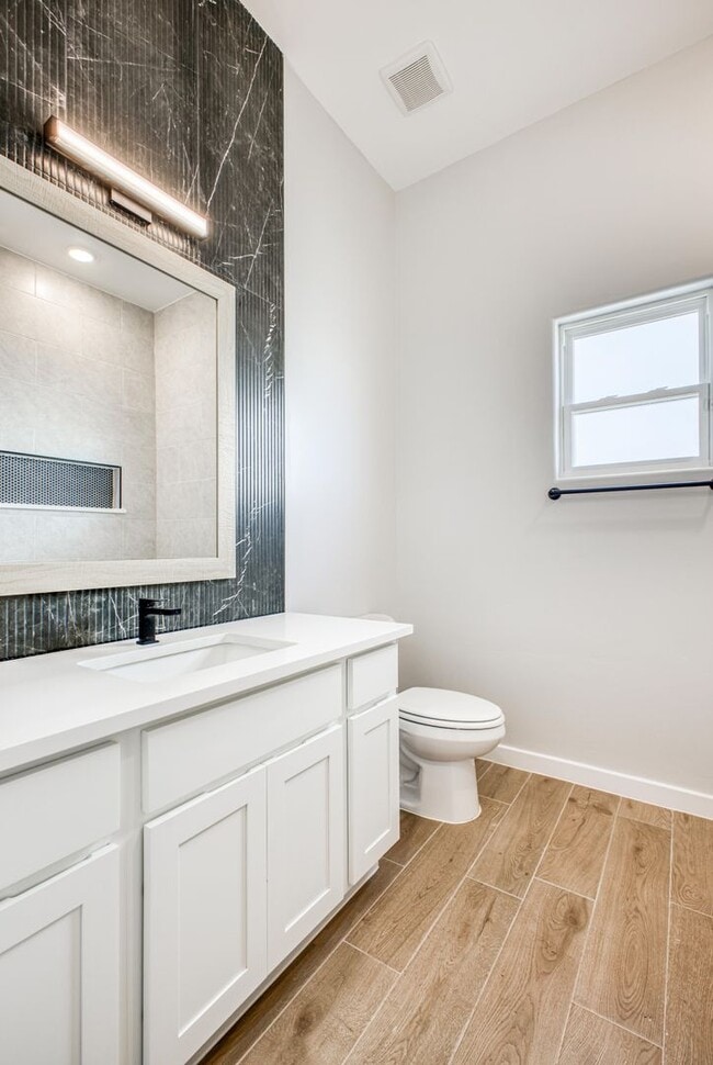 Building Photo - Beautiful East side House 4 bed-2.5 baths, part of The  Club that includes Swimming Pool, Gym, Te...