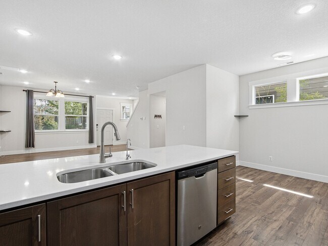 Building Photo - 15212 NW Cosmos St