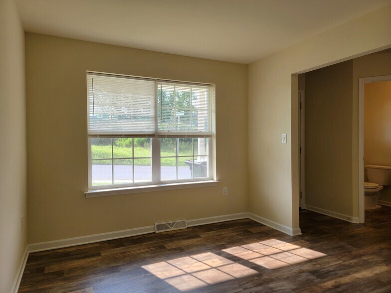 Building Photo - 118 Park Place Cir