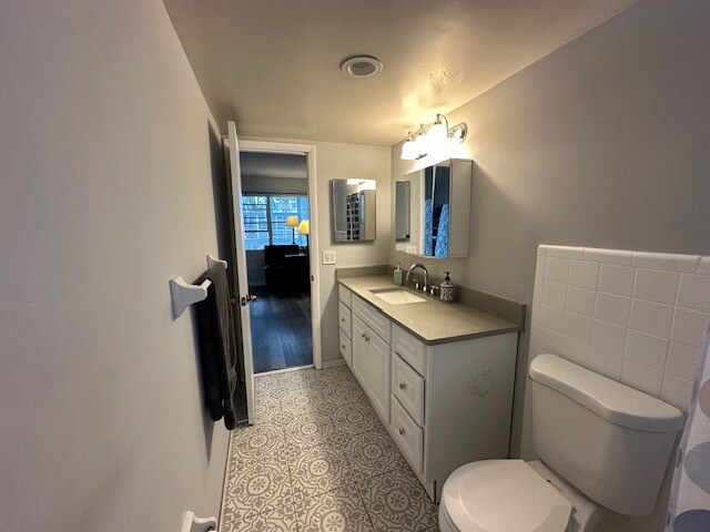 Building Photo - 1333 E Hallandale Beach Blvd
