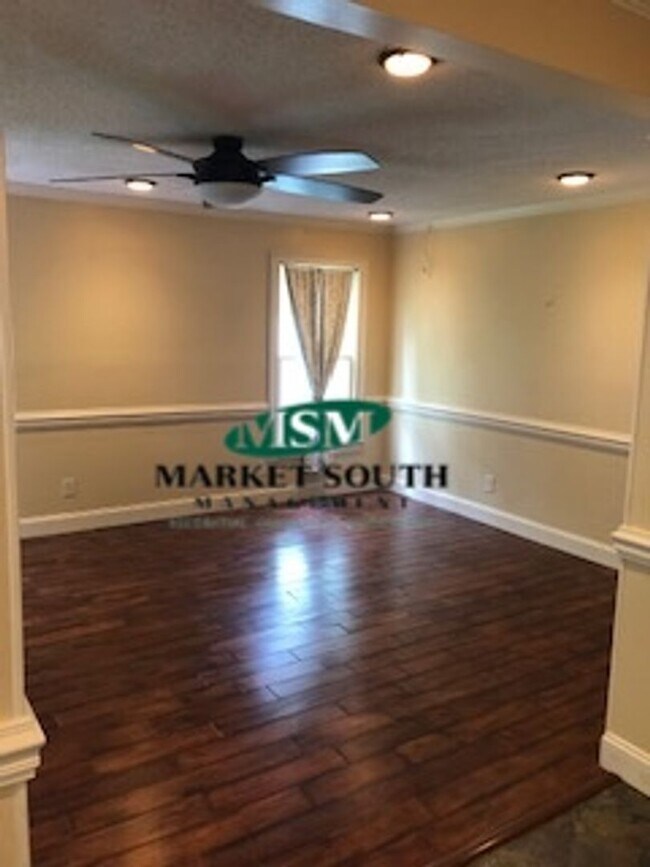 Building Photo - SOUTHBRIDGE BEAUTY- AVAILABLE NOW!