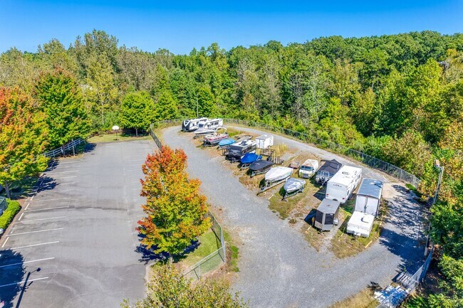 Building Photo - Well maintained 3 bedroom 2 bath home with...