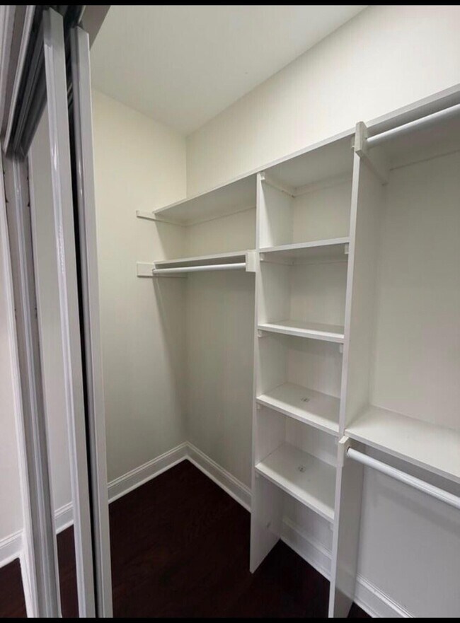 Building Photo - 3455 La Salle Dr