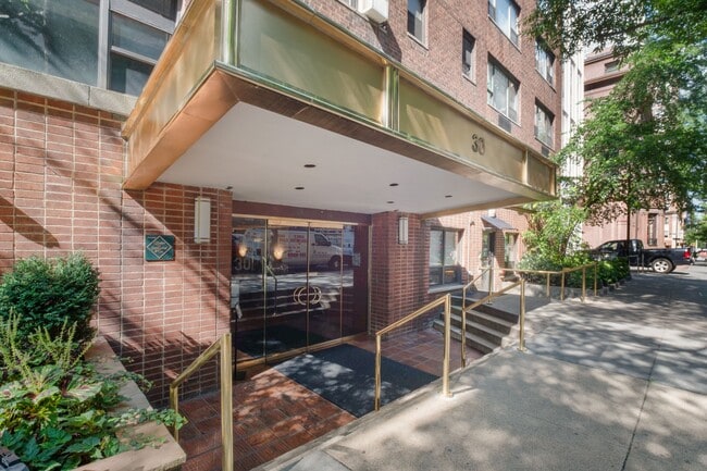 Building Photo - 30 E 37th St