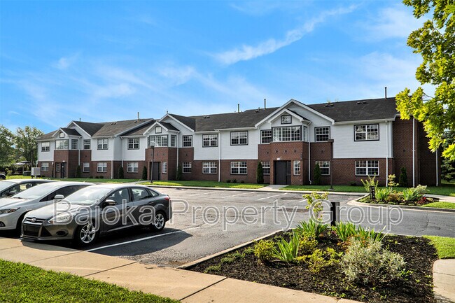 Building Photo - 4414 Trumbull St