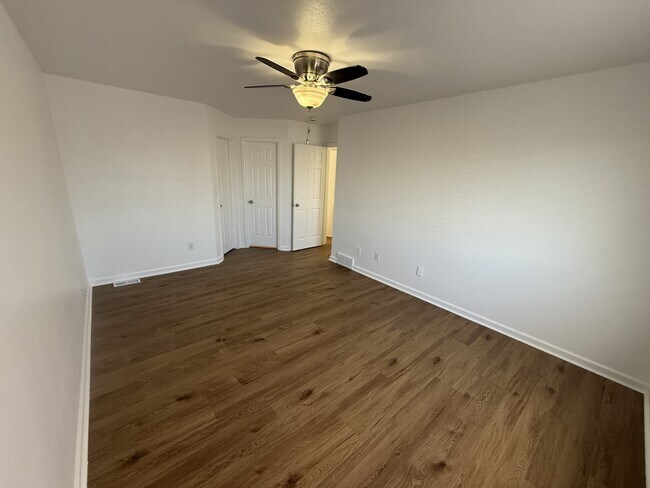 Building Photo - 4541 Dinosaur Ct