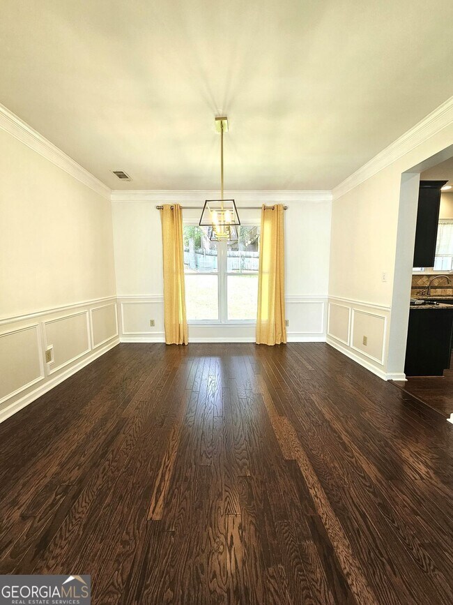 Building Photo - 10805 Pinewalk Forest Cir