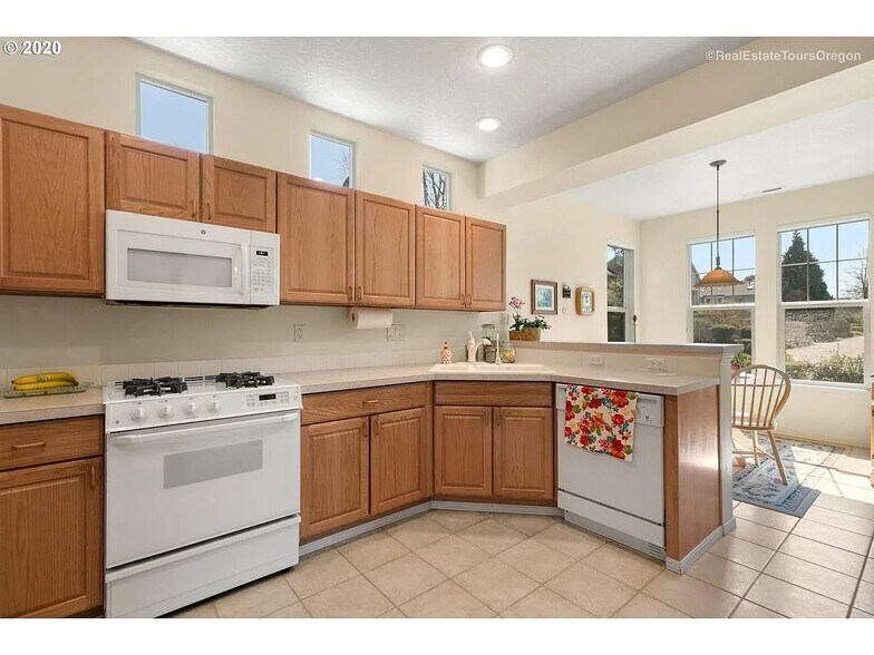 Building Photo - 6513 NE Copper Beech Dr