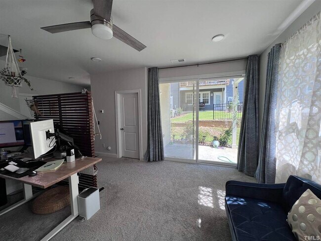 Building Photo - 1061 Larabee Ln